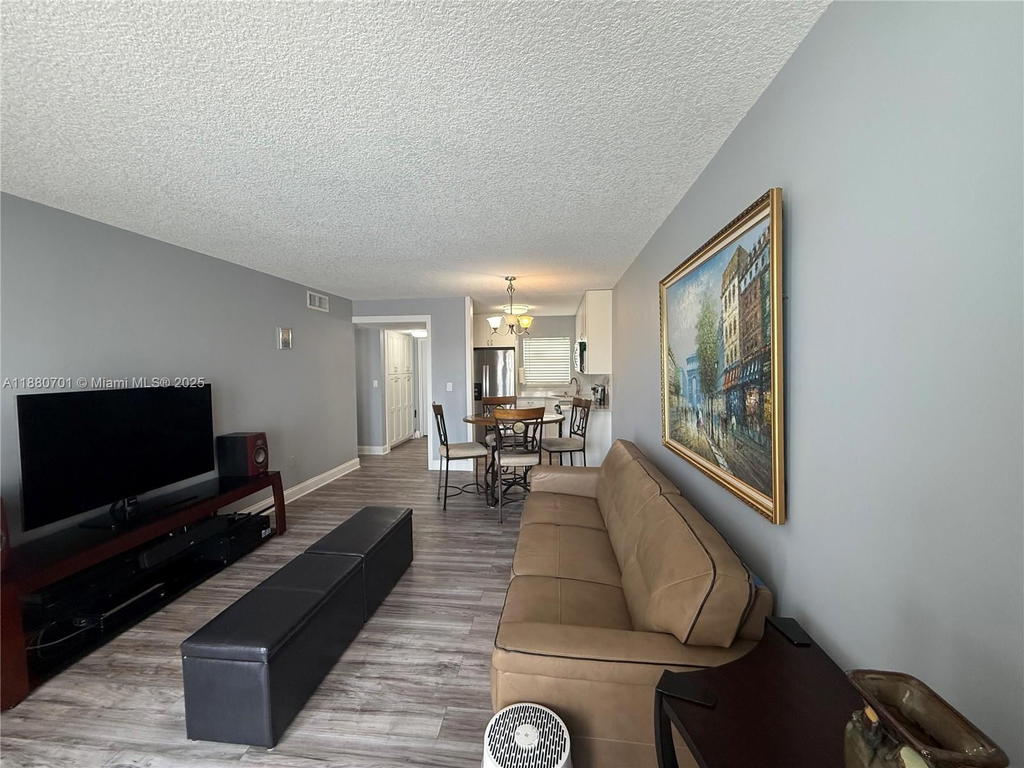Real estate property located at 9001 Sunrise Lakes Blvd #308, Broward, Sunrise Lakes 88 Condo, Sunrise, FL