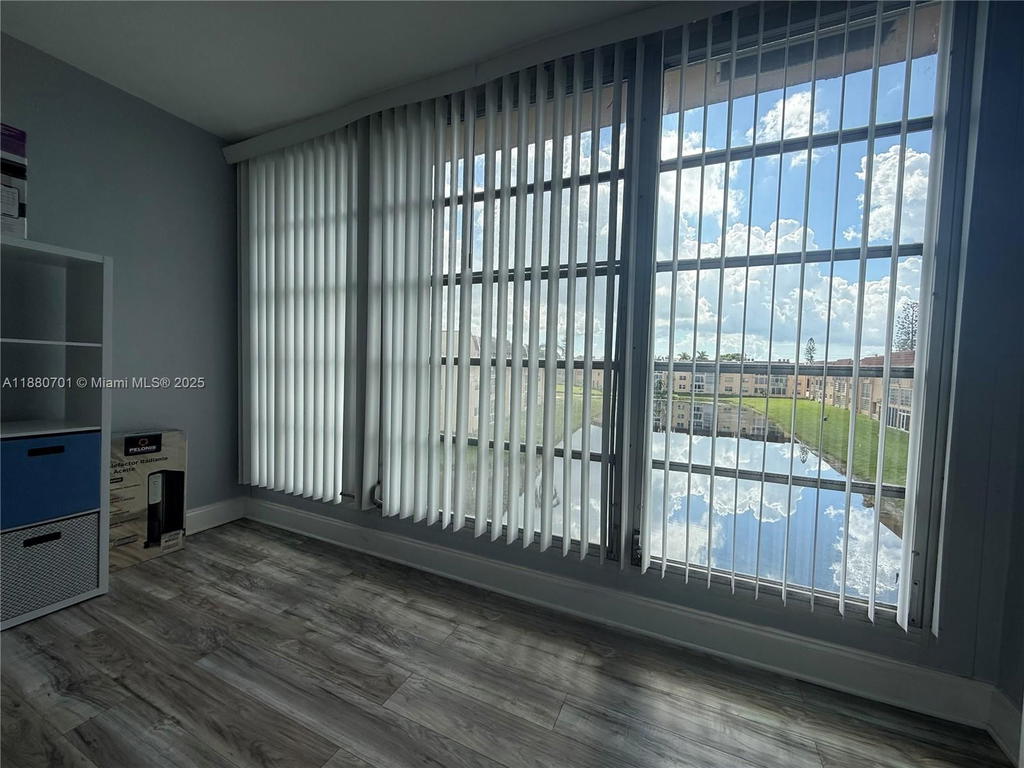 Real estate property located at 9001 Sunrise Lakes Blvd #308, Broward, Sunrise Lakes 88 Condo, Sunrise, FL