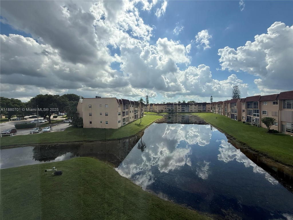 Real estate property located at 9001 Sunrise Lakes Blvd #308, Broward, Sunrise Lakes 88 Condo, Sunrise, FL