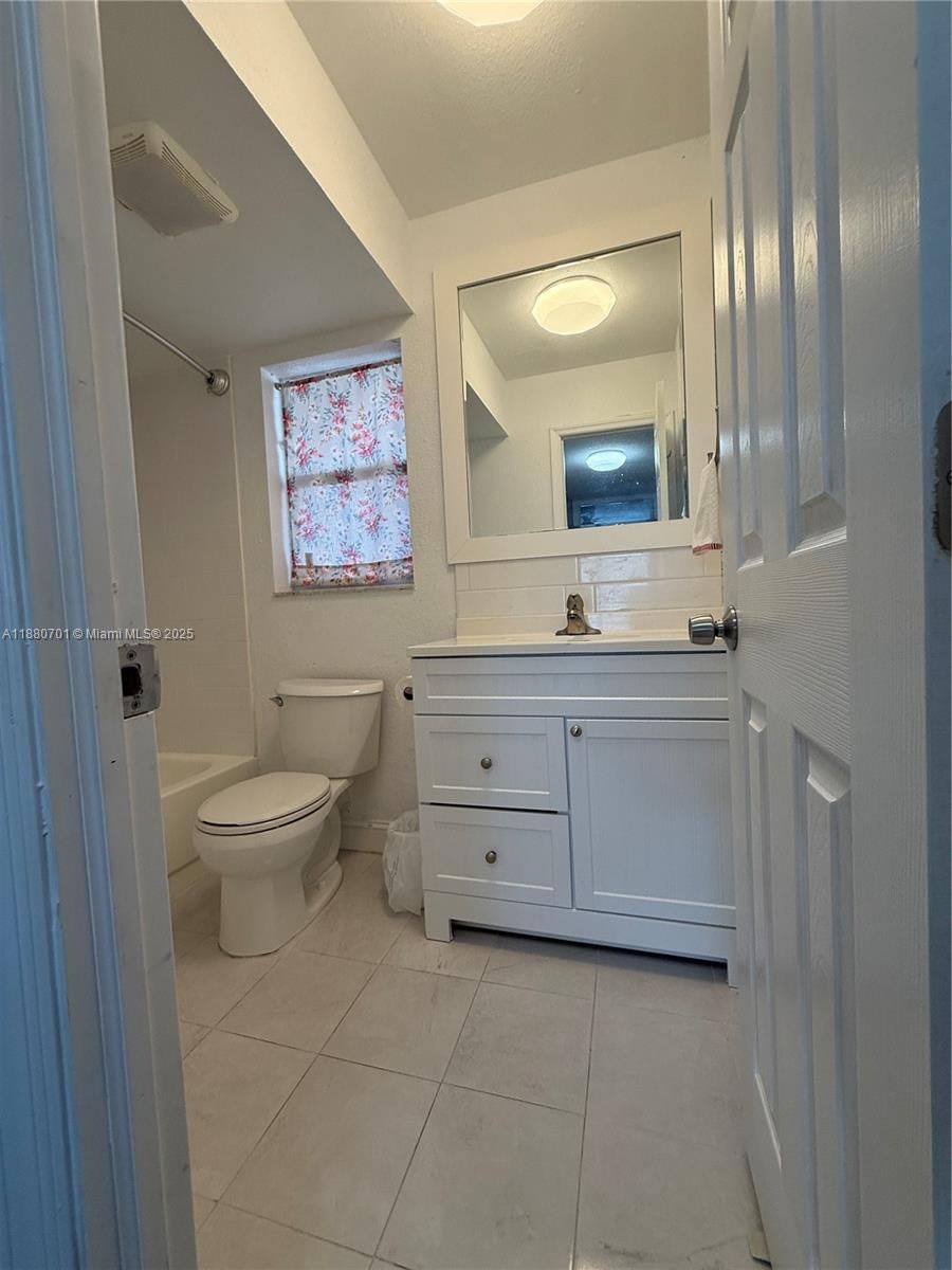 Real estate property located at 9001 Sunrise Lakes Blvd #308, Broward, Sunrise Lakes 88 Condo, Sunrise, FL