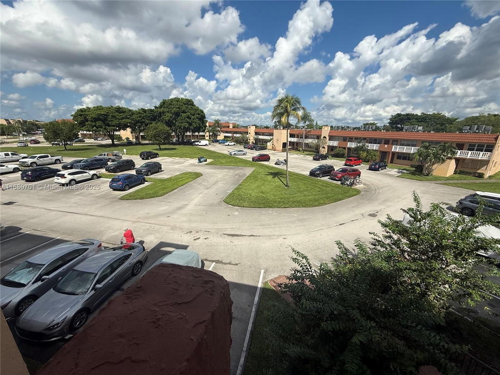 Real estate property located at 9001 Sunrise Lakes Blvd #308, Broward, Sunrise Lakes 88 Condo, Sunrise, FL