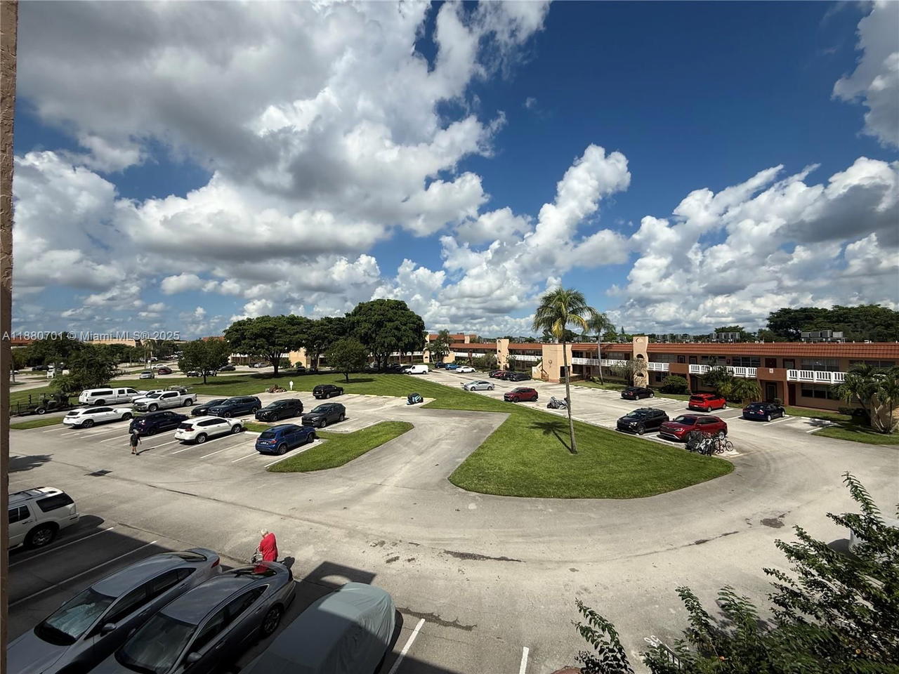 Real estate property located at 9001 Sunrise Lakes Blvd #308, Broward, Sunrise Lakes 88 Condo, Sunrise, FL