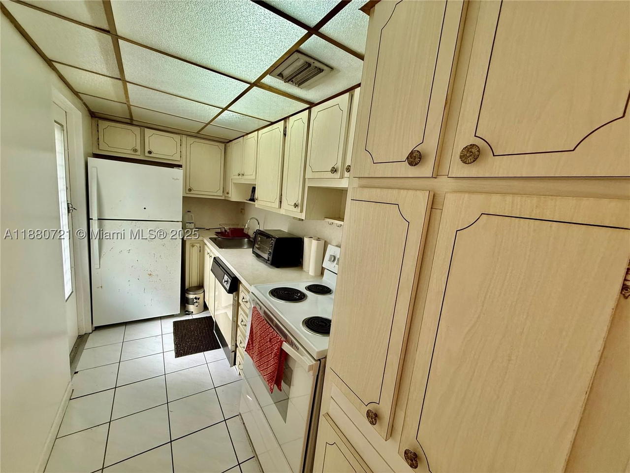 Real estate property located at 9700 Bay Harbor Dr #406, Miami-dade, Summit Condo, Bay Harbor Islands, FL