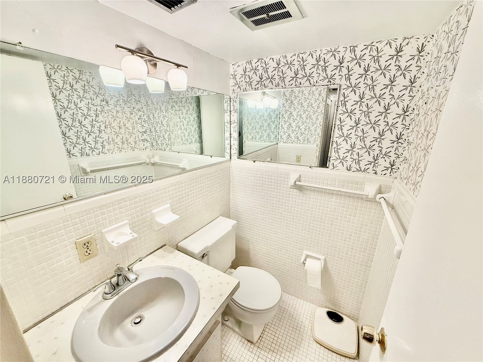 Real estate property located at 9700 Bay Harbor Dr #406, Miami-dade, Summit Condo, Bay Harbor Islands, FL