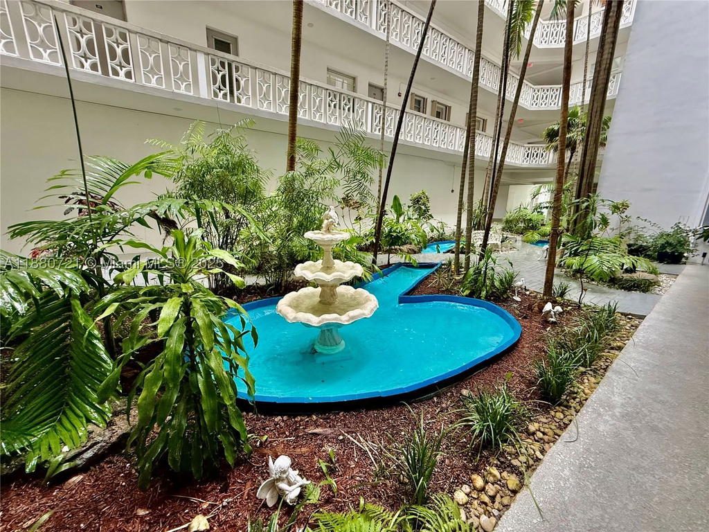 Real estate property located at 9700 Bay Harbor Dr #406, Miami-dade, Summit Condo, Bay Harbor Islands, FL