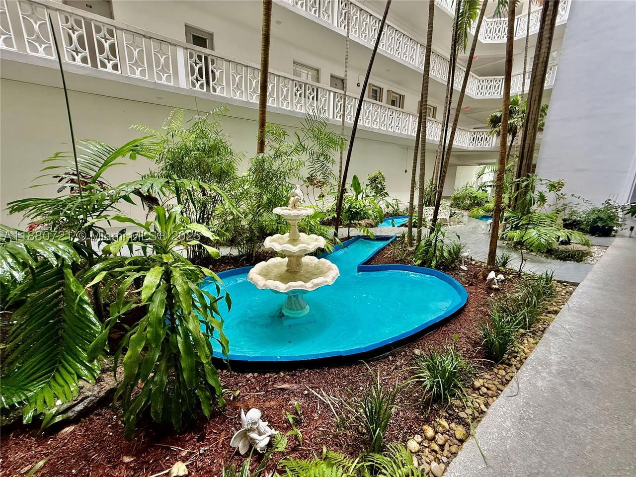 Real estate property located at 9700 Bay Harbor Dr #406, Miami-dade, Summit Condo, Bay Harbor Islands, FL
