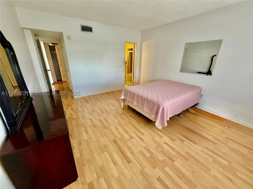 Real estate property located at 9700 Bay Harbor Dr #406, Miami-dade, Summit Condo, Bay Harbor Islands, FL