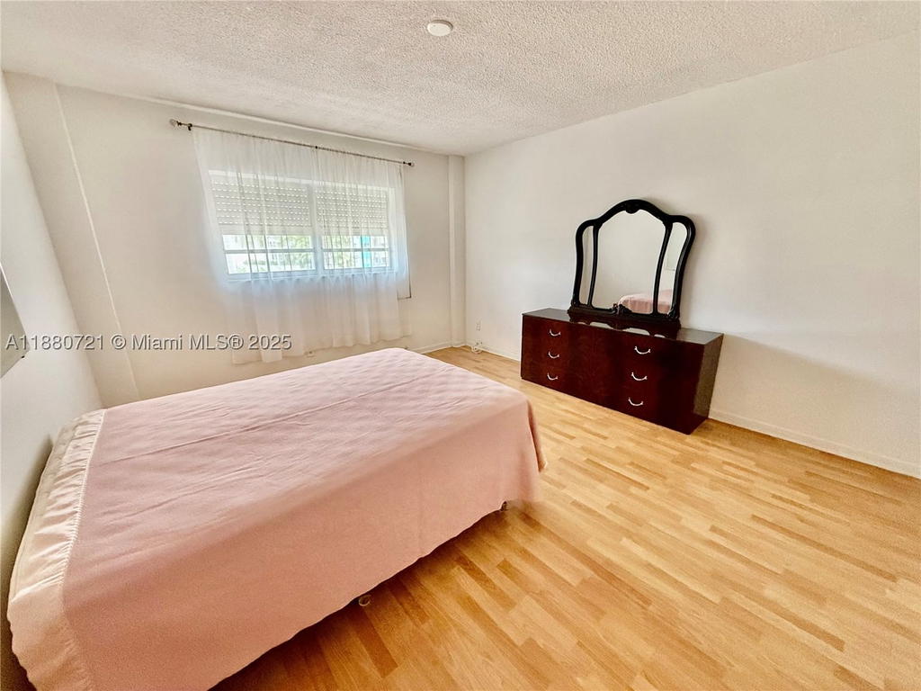 Real estate property located at 9700 Bay Harbor Dr #406, Miami-dade, Summit Condo, Bay Harbor Islands, FL