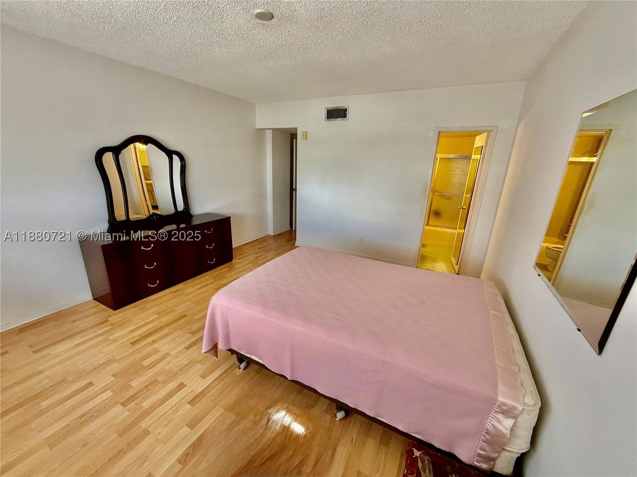 Real estate property located at 9700 Bay Harbor Dr #406, Miami-dade, Summit Condo, Bay Harbor Islands, FL