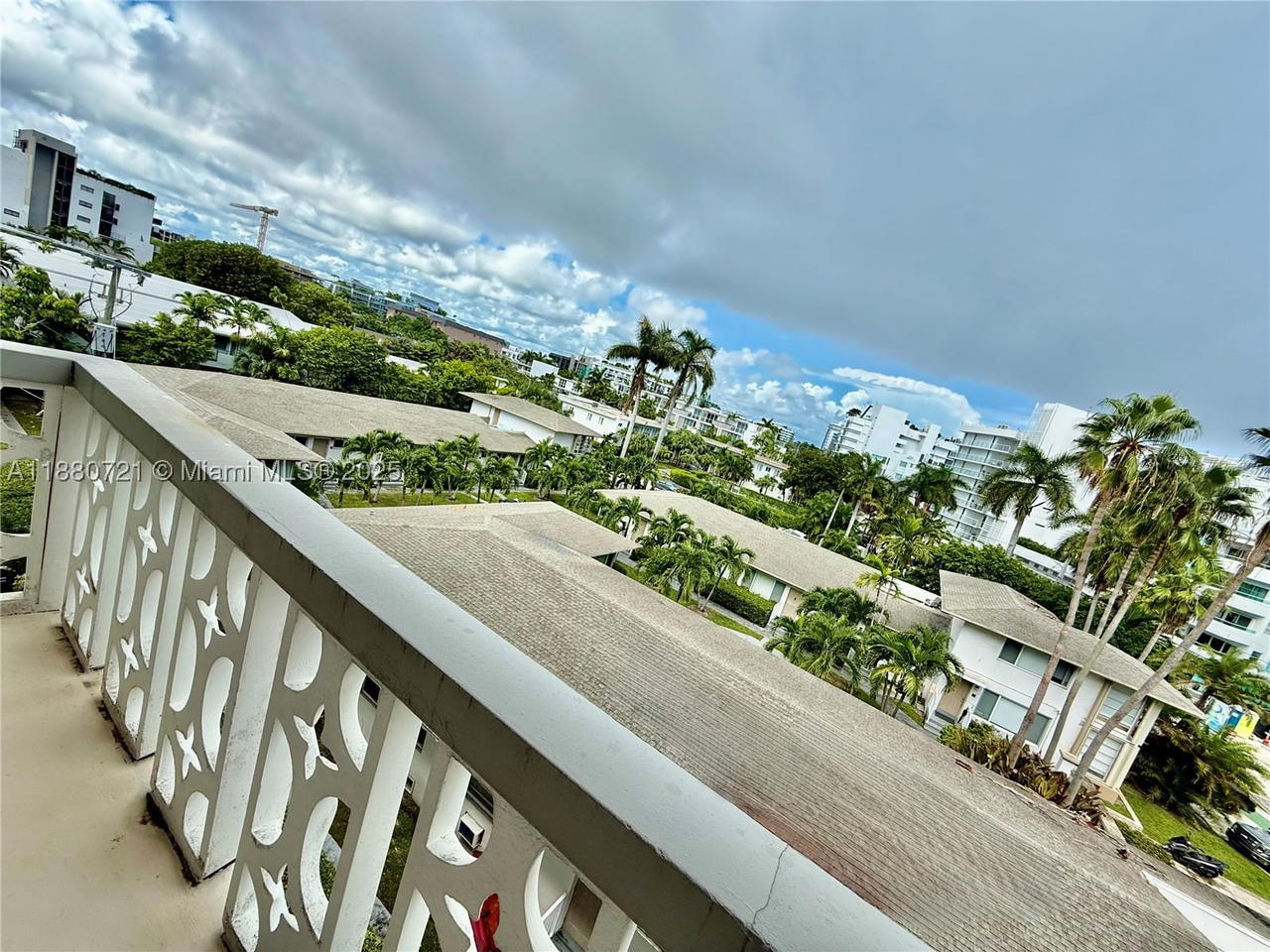 Real estate property located at 9700 Bay Harbor Dr #406, Miami-dade, Summit Condo, Bay Harbor Islands, FL
