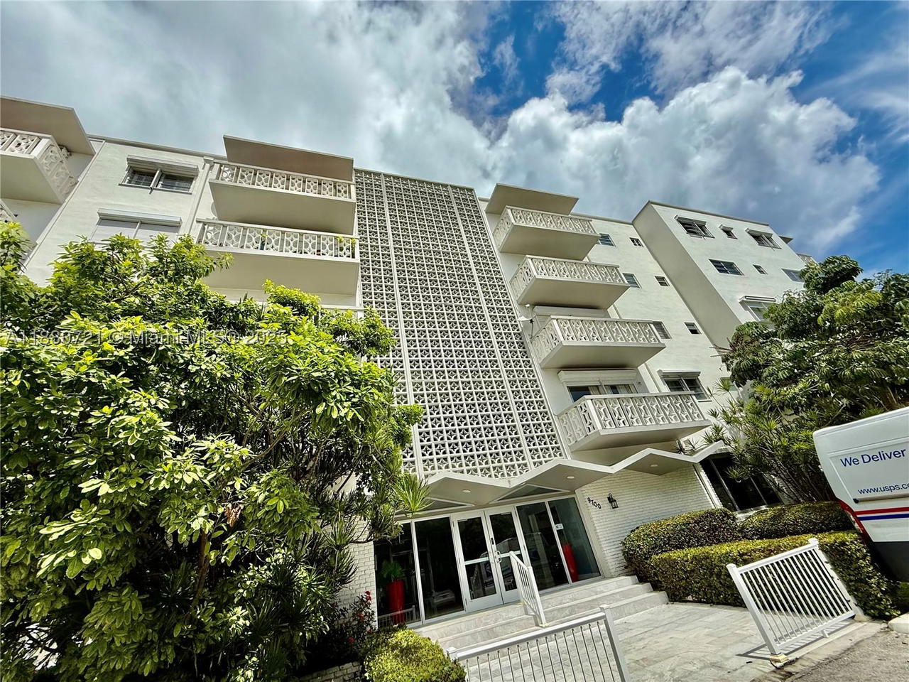 Real estate property located at 9700 Bay Harbor Dr #406, Miami-dade, Summit Condo, Bay Harbor Islands, FL