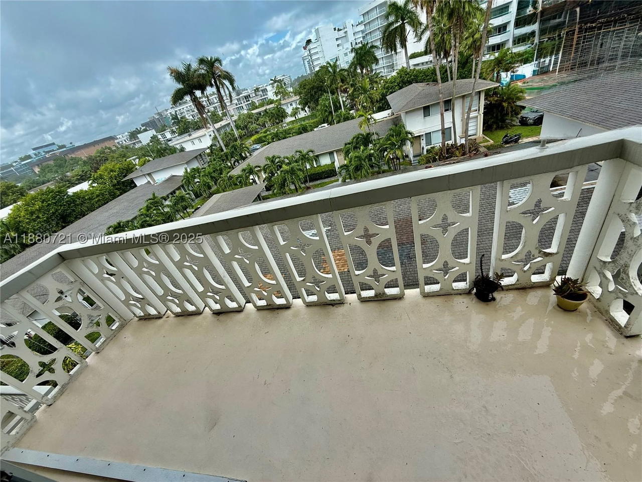 Real estate property located at 9700 Bay Harbor Dr #406, Miami-dade, Summit Condo, Bay Harbor Islands, FL