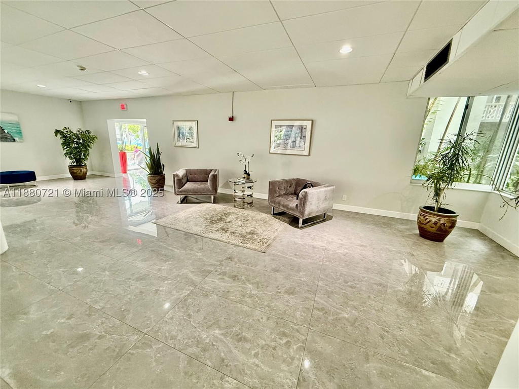 Real estate property located at 9700 Bay Harbor Dr #406, Miami-dade, Summit Condo, Bay Harbor Islands, FL