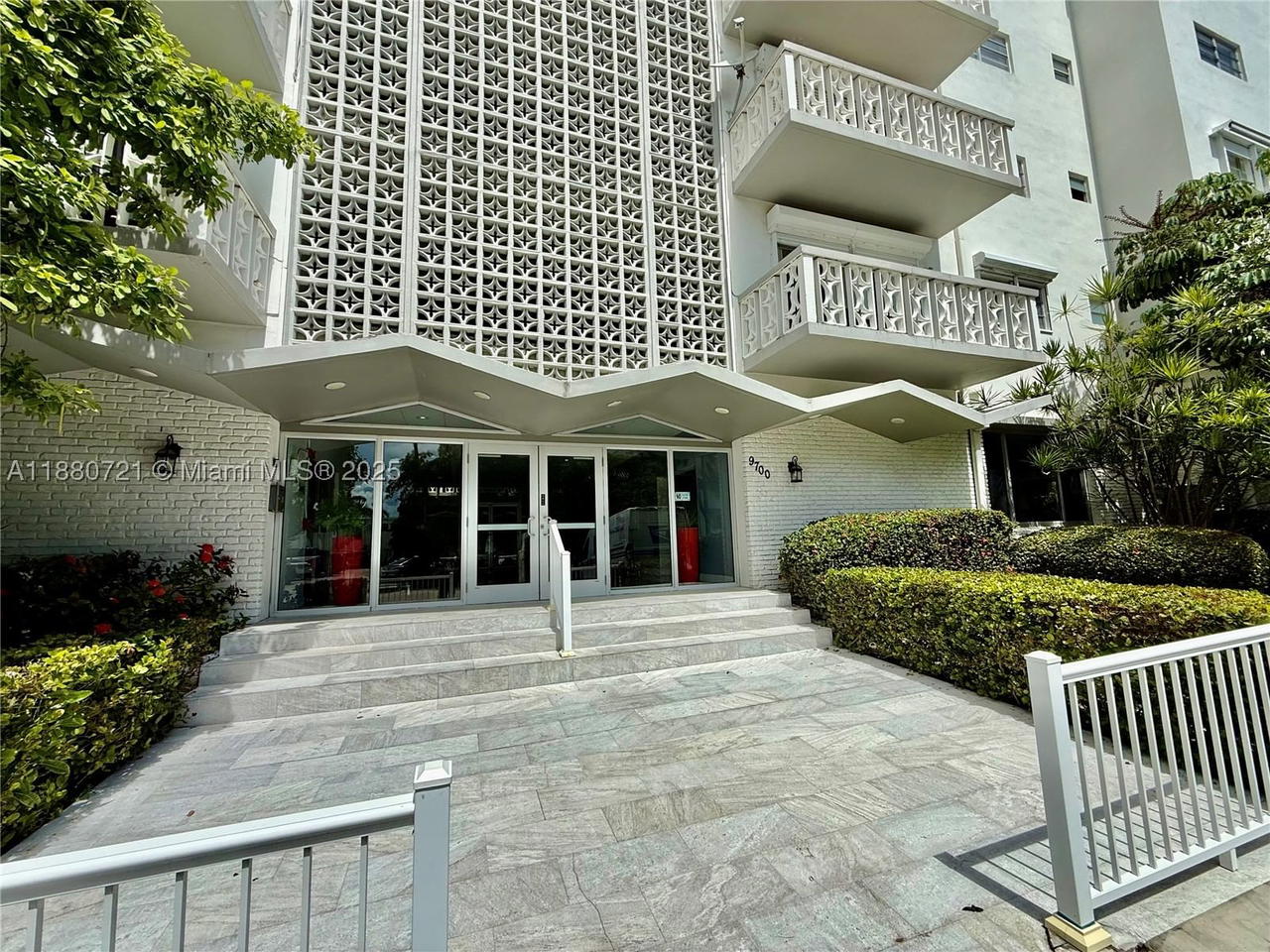 Real estate property located at 9700 Bay Harbor Dr #406, Miami-dade, Summit Condo, Bay Harbor Islands, FL
