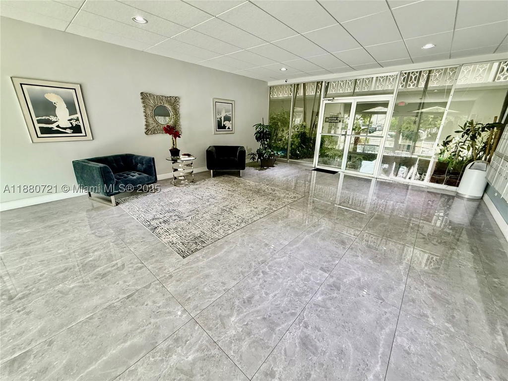 Real estate property located at 9700 Bay Harbor Dr #406, Miami-dade, Summit Condo, Bay Harbor Islands, FL