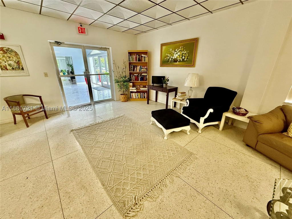 Real estate property located at 9700 Bay Harbor Dr #406, Miami-dade, Summit Condo, Bay Harbor Islands, FL