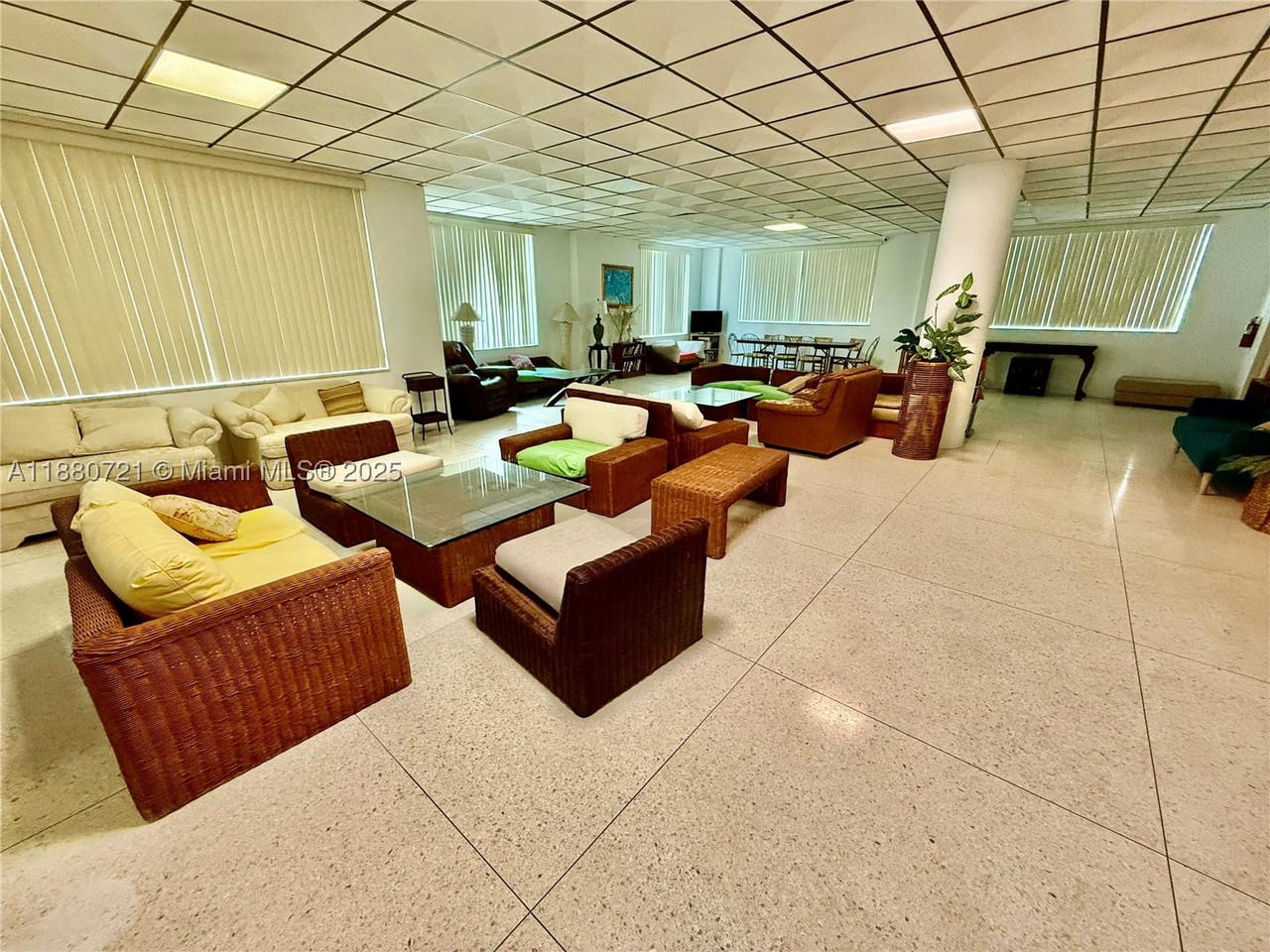 Real estate property located at 9700 Bay Harbor Dr #406, Miami-dade, Summit Condo, Bay Harbor Islands, FL