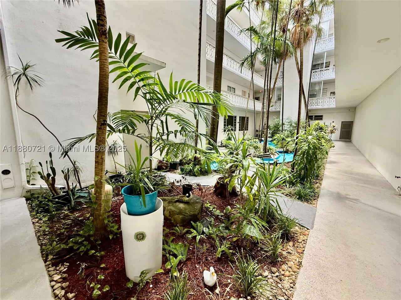 Real estate property located at 9700 Bay Harbor Dr #406, Miami-dade, Summit Condo, Bay Harbor Islands, FL