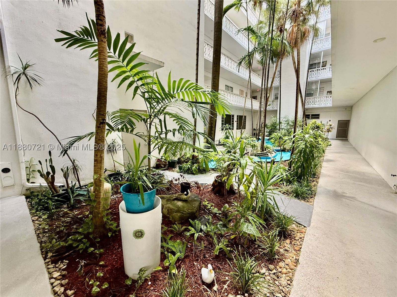 Real estate property located at 9700 Bay Harbor Dr #406, Miami-dade, Summit Condo, Bay Harbor Islands, FL