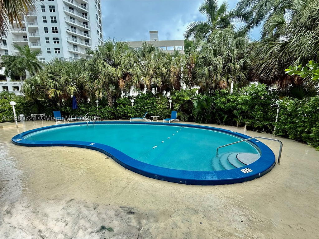Real estate property located at 9700 Bay Harbor Dr #406, Miami-dade, Summit Condo, Bay Harbor Islands, FL