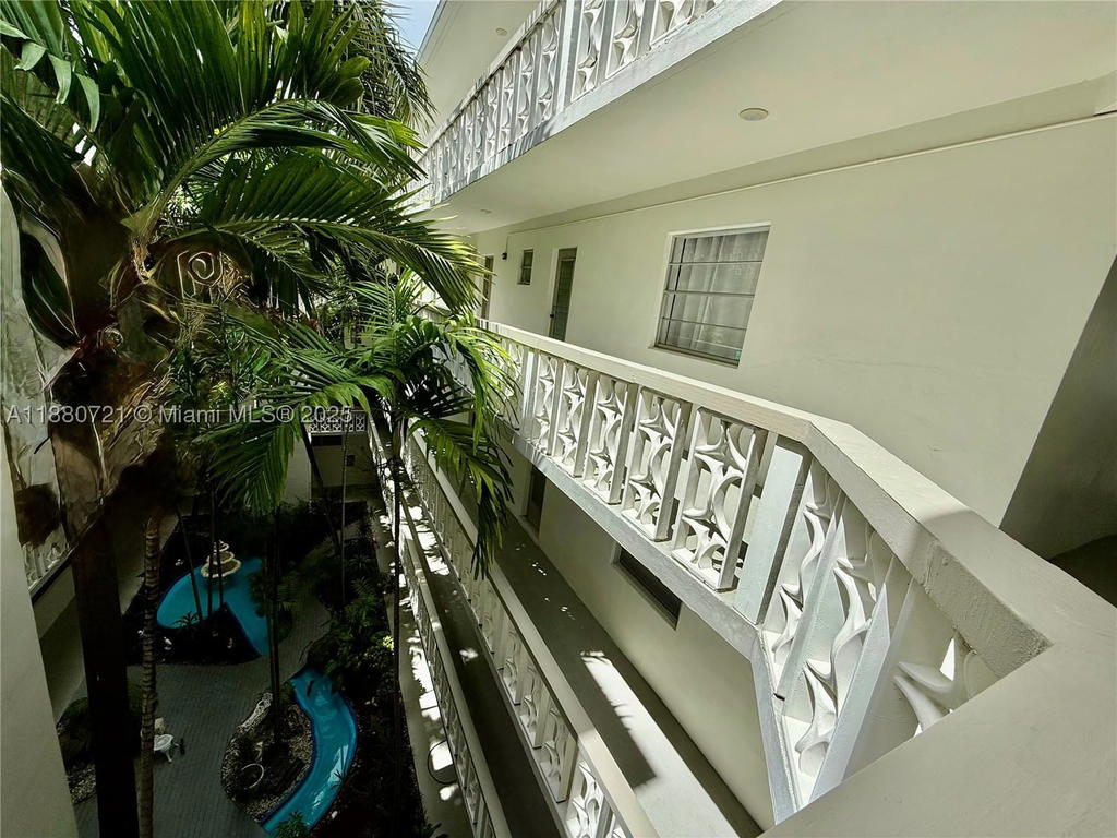 Real estate property located at 9700 Bay Harbor Dr #406, Miami-dade, Summit Condo, Bay Harbor Islands, FL