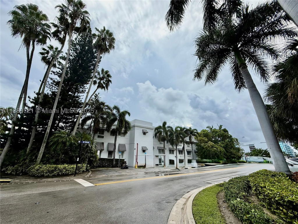 Real estate property located at 9700 Bay Harbor Dr #406, Miami-dade, Summit Condo, Bay Harbor Islands, FL