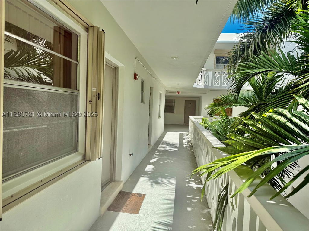 Real estate property located at 9700 Bay Harbor Dr #406, Miami-dade, Summit Condo, Bay Harbor Islands, FL