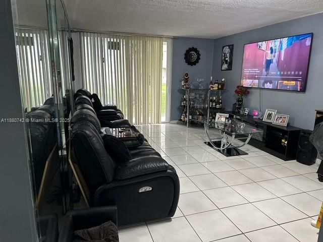 Real estate property located at 10000 80th Ct #2109, Miami-dade, Samari Lake East Condo, Hialeah Gardens, FL