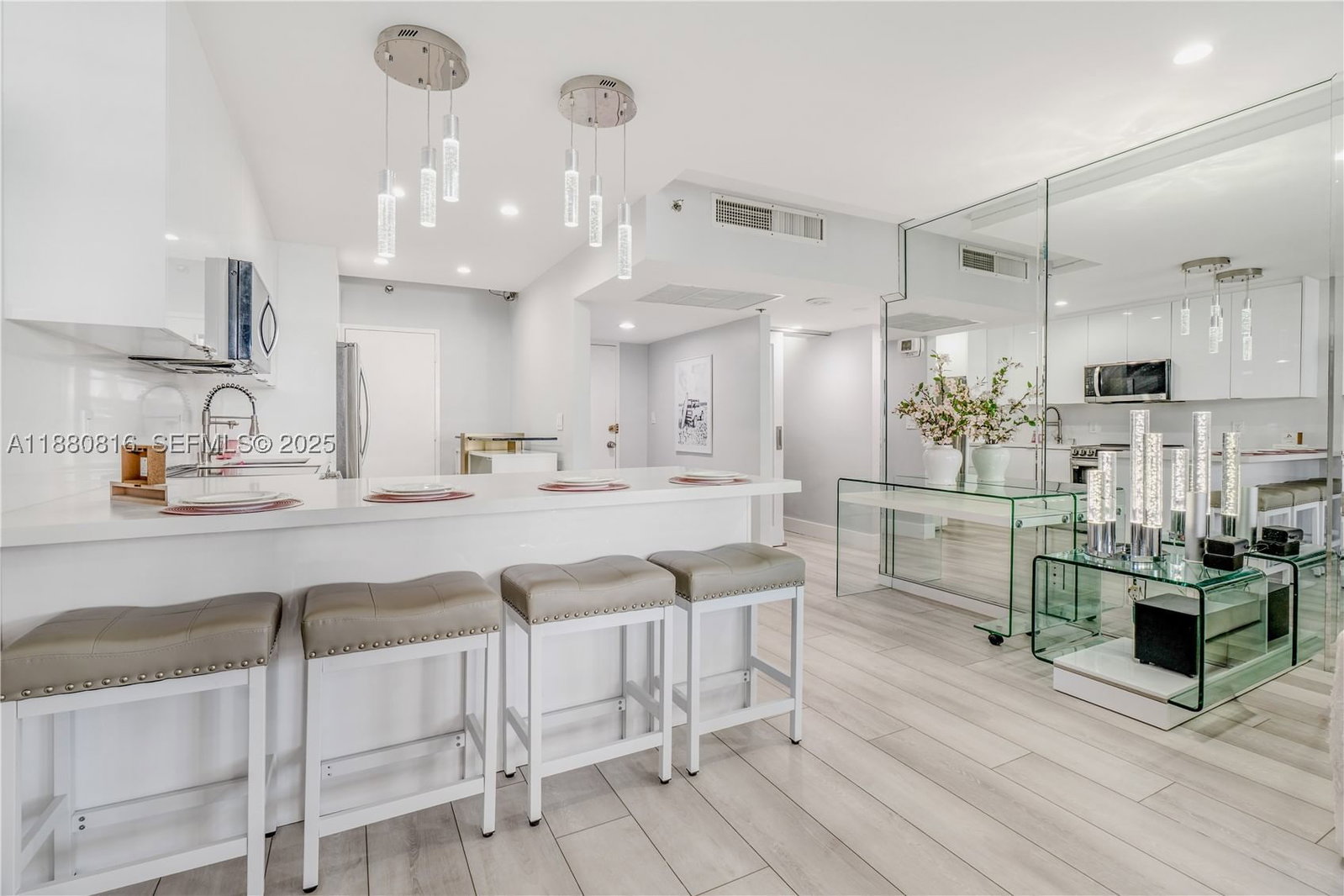 Real estate property located at 100 Lincoln Rd #323, Miami-dade, The Decoplage Condo, Miami Beach, FL