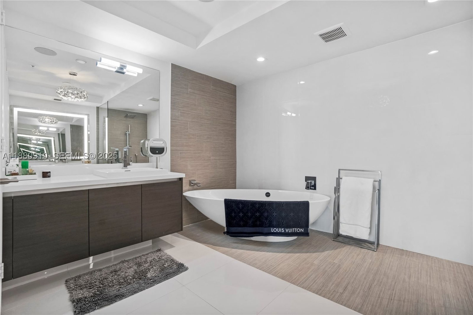 Real estate property located at 300 Sunny Isles Blvd #4-1802, Miami-dade, Parque Towers Condo, Sunny Isles Beach, FL