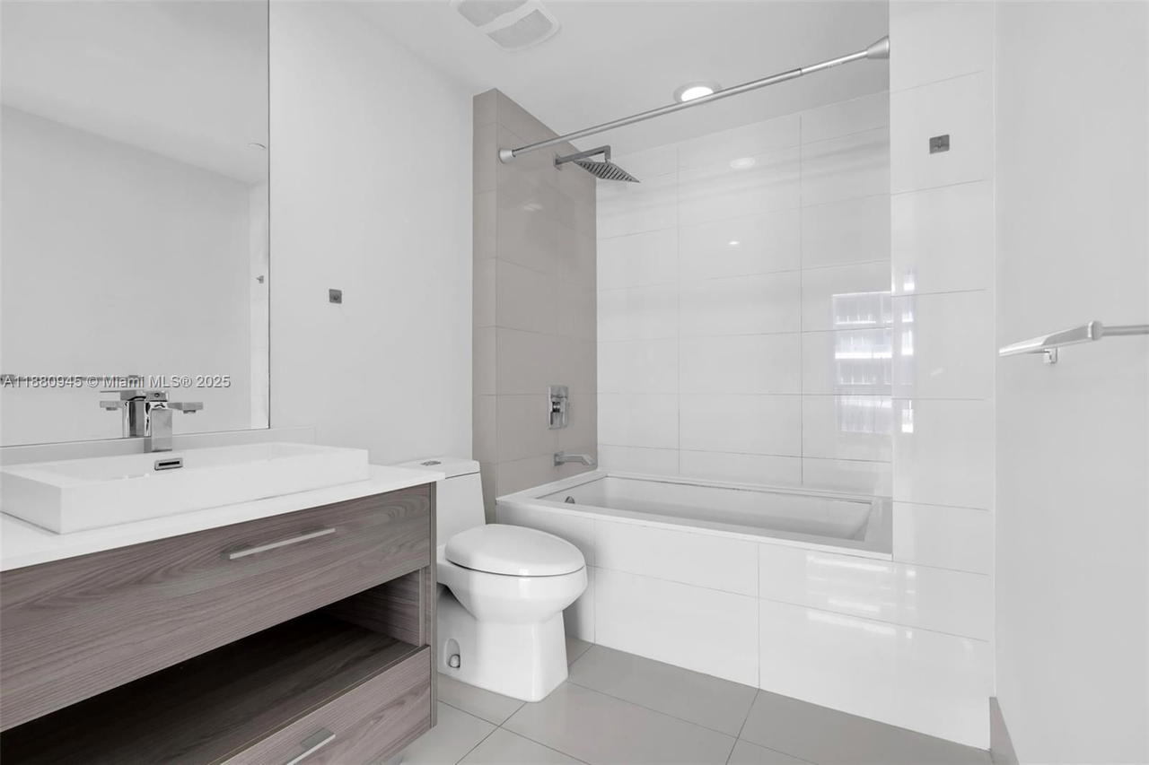 Real estate property located at 1300 Miami Ave #3808, Miami-dade, 1300 S Miami Avenue Condo, Miami, FL