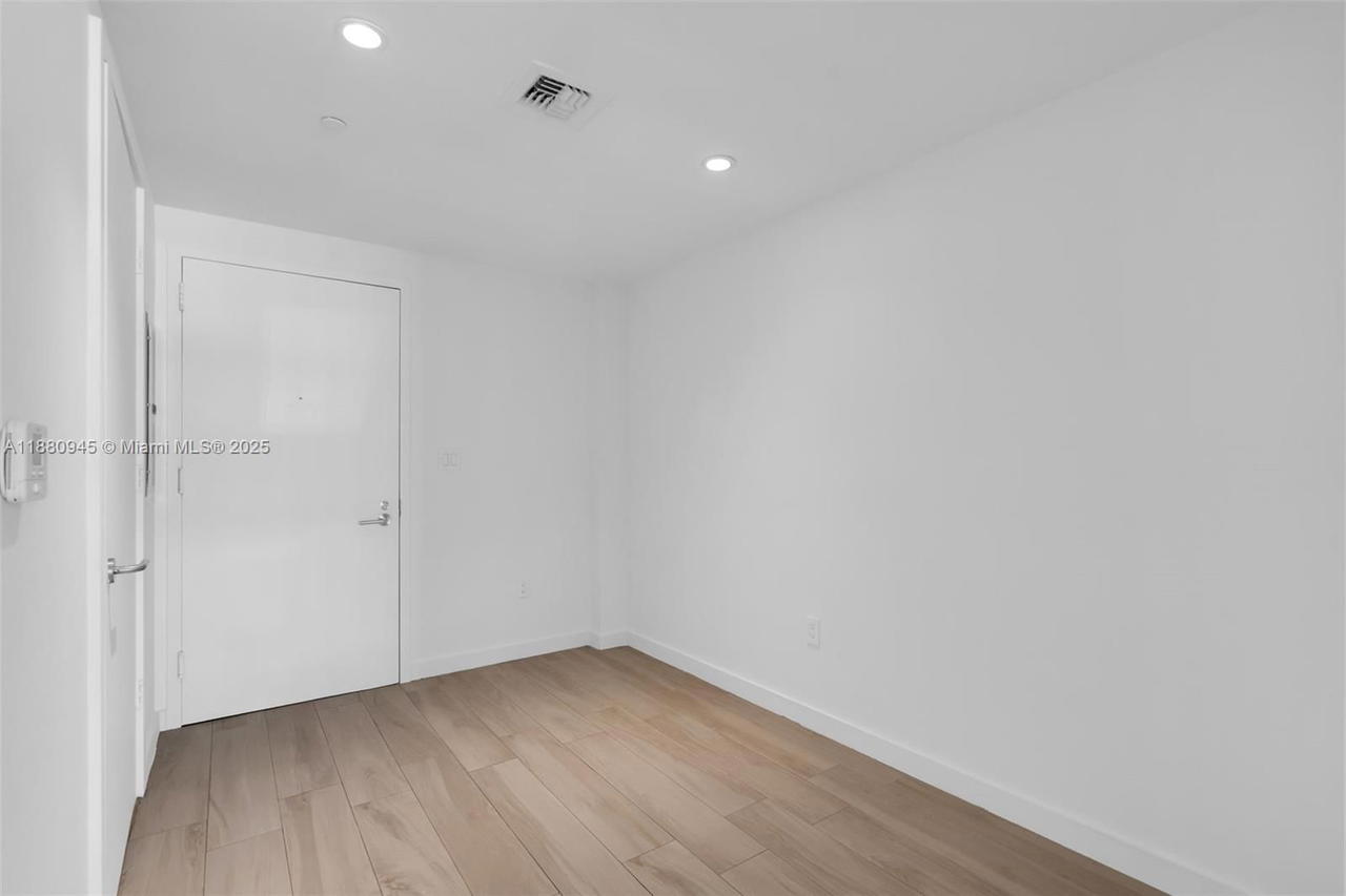 Real estate property located at 1300 Miami Ave #3808, Miami-dade, 1300 S Miami Avenue Condo, Miami, FL