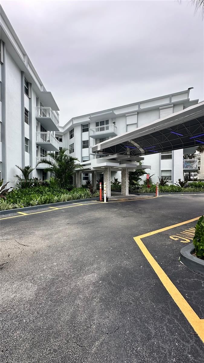 Real estate property located at 1913 Ocean Dr #410, Broward, Chelsea Bayview Condo, Hallandale Beach, FL