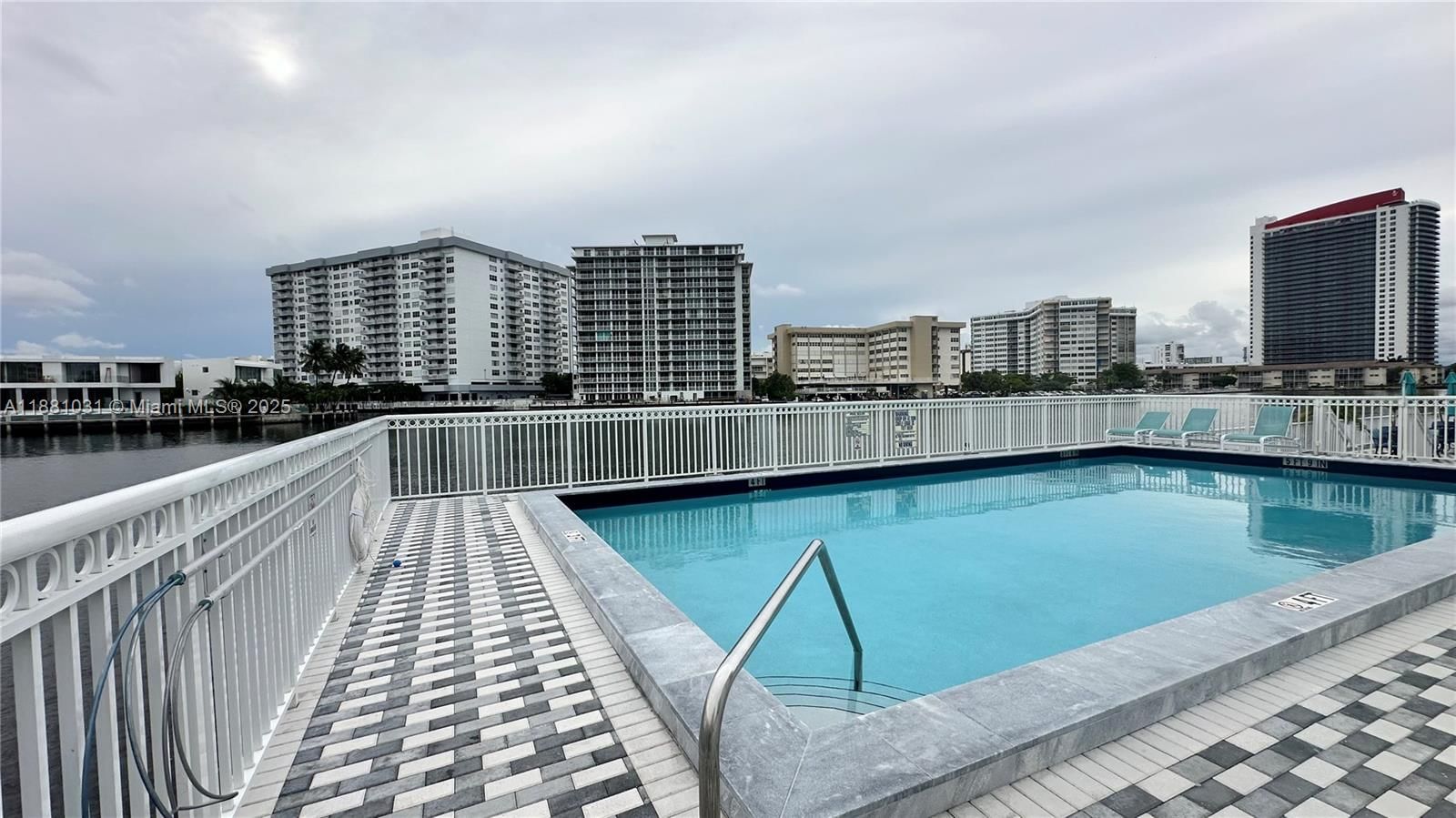 Real estate property located at 1913 Ocean Dr #410, Broward, Chelsea Bayview Condo, Hallandale Beach, FL
