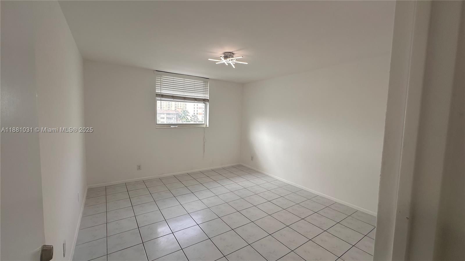 Real estate property located at 1913 Ocean Dr #410, Broward, Chelsea Bayview Condo, Hallandale Beach, FL