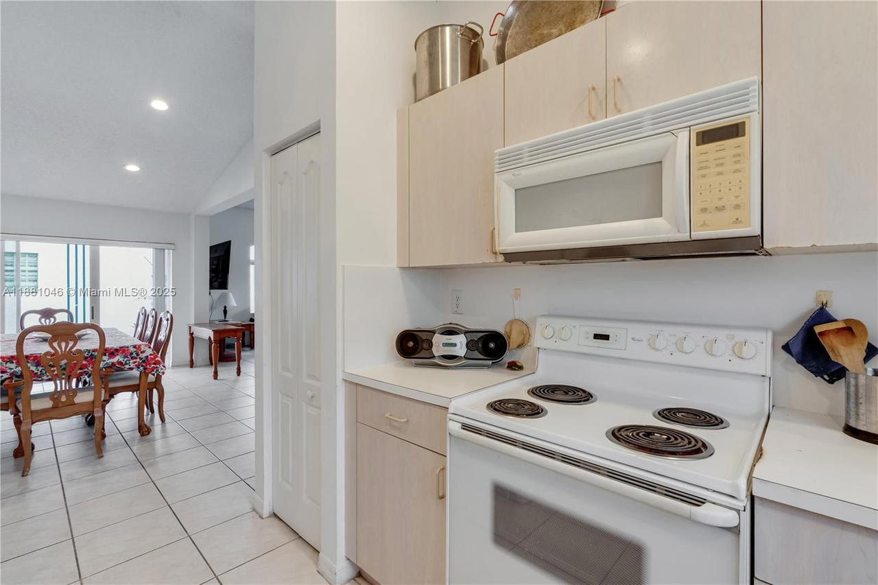 Real estate property located at 15351 36th St, Miami-dade, Caribe Lakes Phase I, Miami, FL