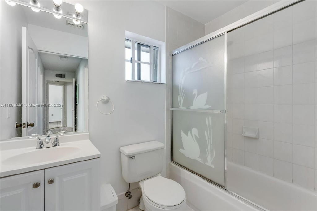 Real estate property located at 15351 36th St, Miami-dade, Caribe Lakes Phase I, Miami, FL