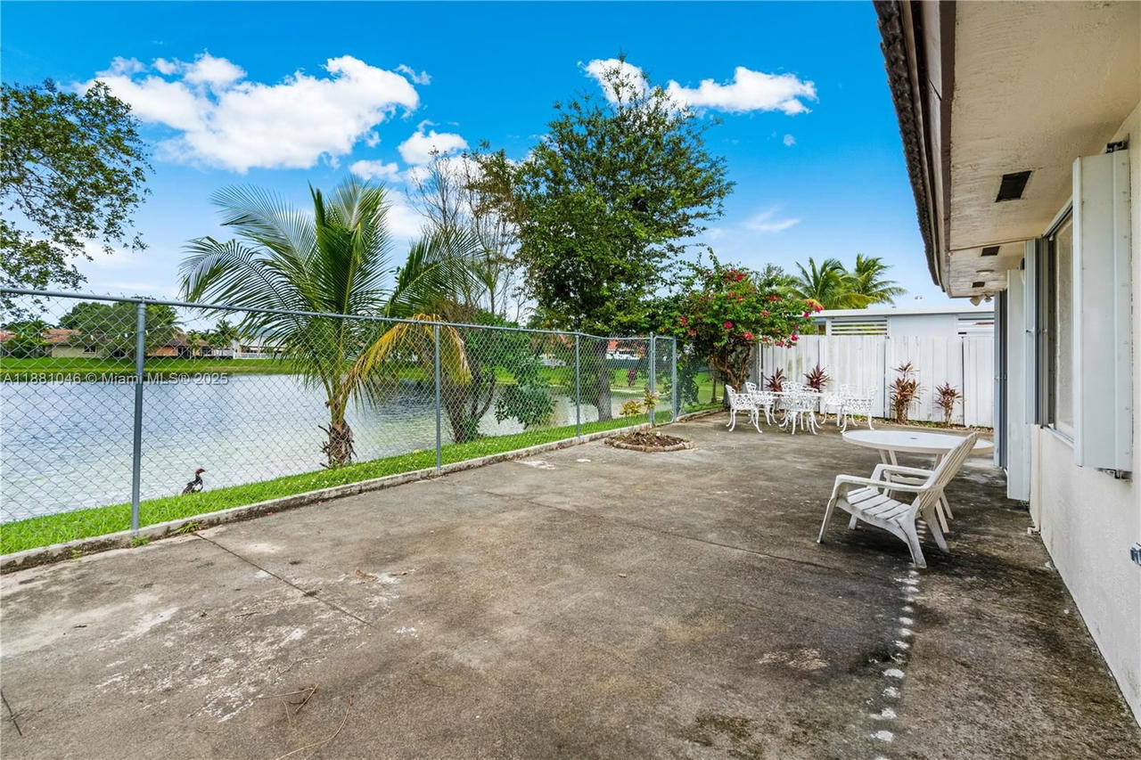 Real estate property located at 15351 36th St, Miami-dade, Caribe Lakes Phase I, Miami, FL