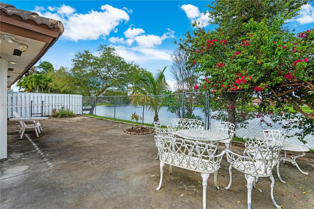 Real estate property located at 15351 36th St, Miami-dade, Caribe Lakes Phase I, Miami, FL