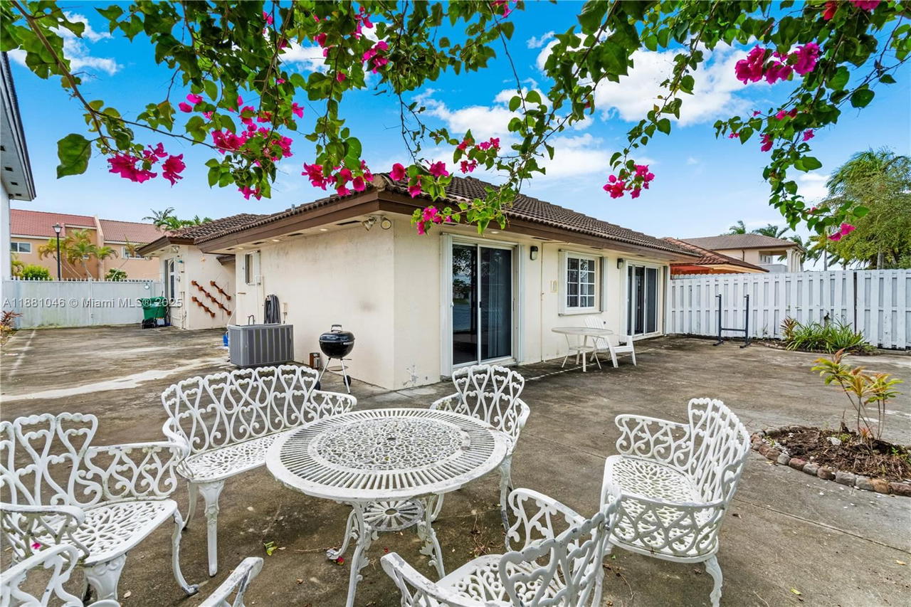 Real estate property located at 15351 36th St, Miami-dade, Caribe Lakes Phase I, Miami, FL