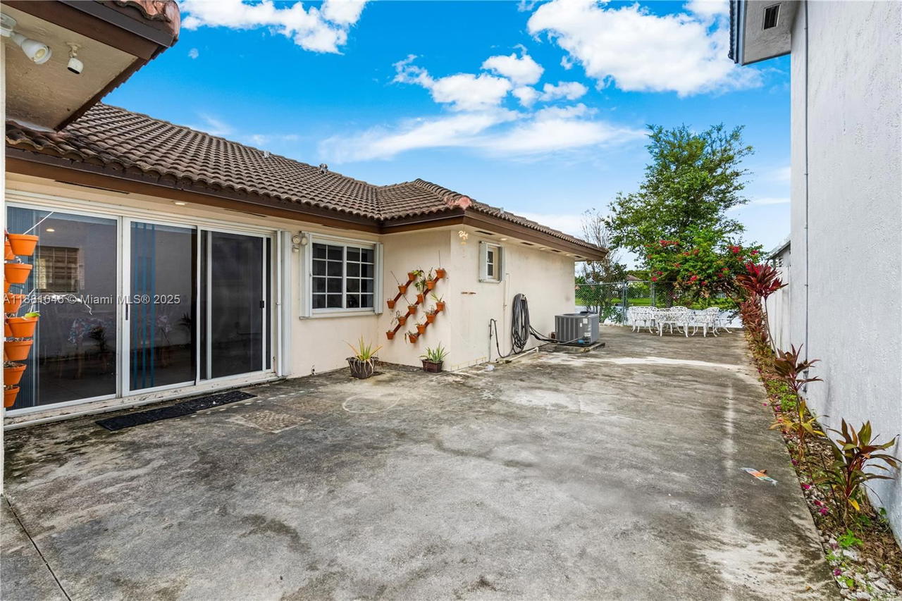 Real estate property located at 15351 36th St, Miami-dade, Caribe Lakes Phase I, Miami, FL