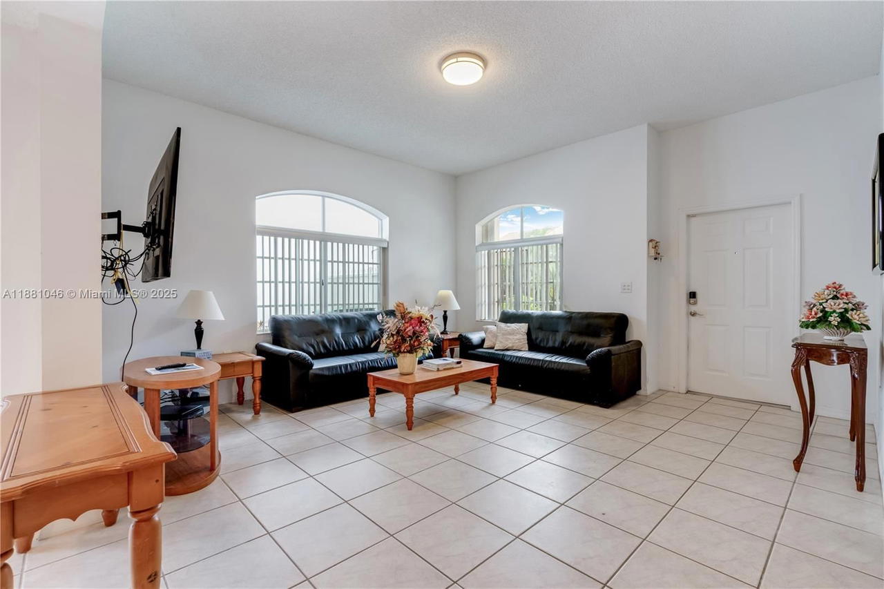 Real estate property located at 15351 36th St, Miami-dade, Caribe Lakes Phase I, Miami, FL