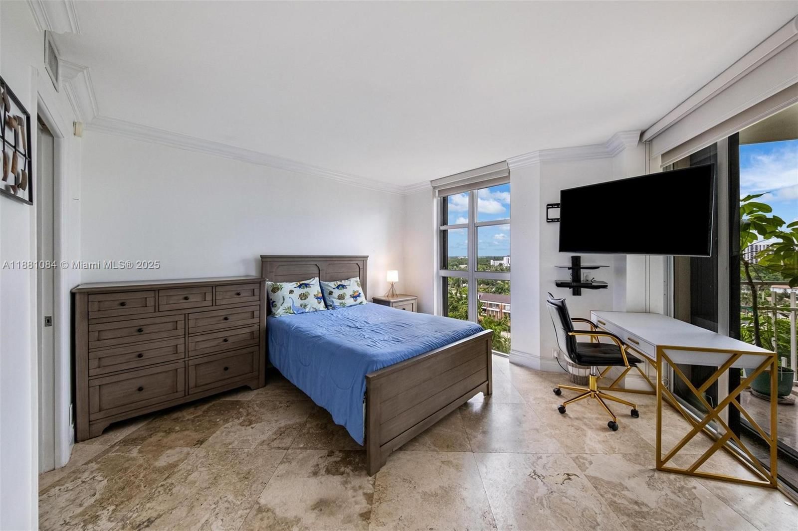 Real estate property located at 4000 Towerside Ter #1209, Miami-dade, The Towers Of Quayside Co, Miami, FL