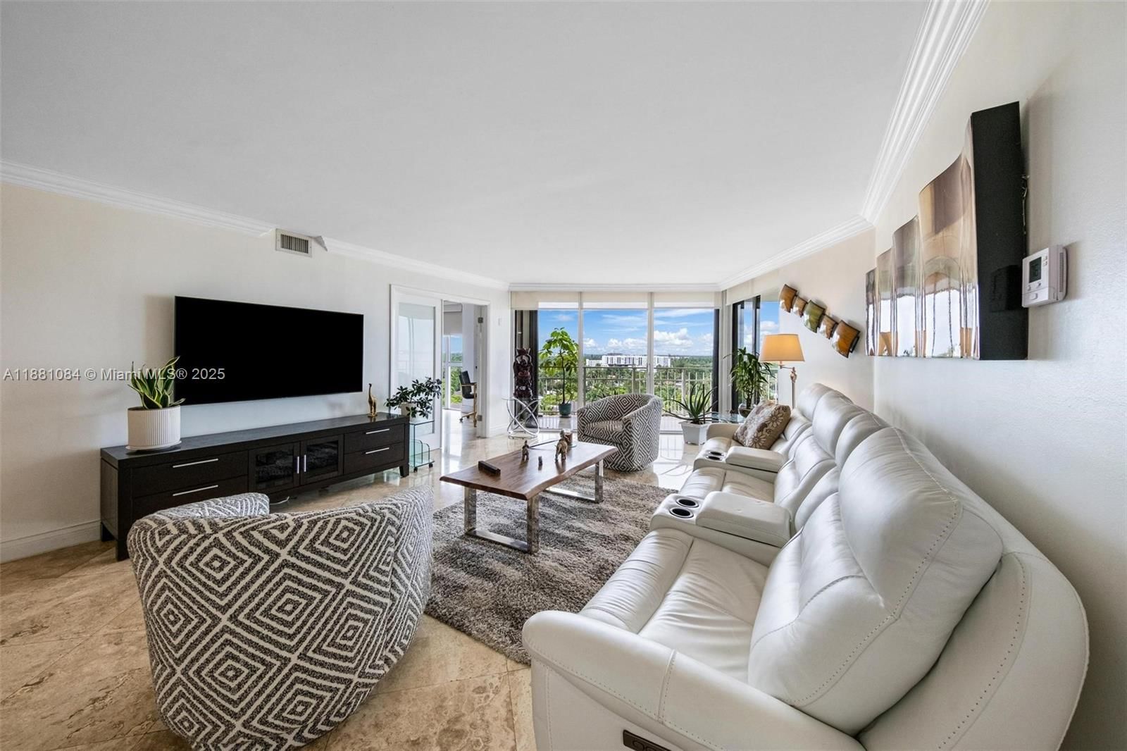 Real estate property located at 4000 Towerside Ter #1209, Miami-dade, The Towers Of Quayside Co, Miami, FL