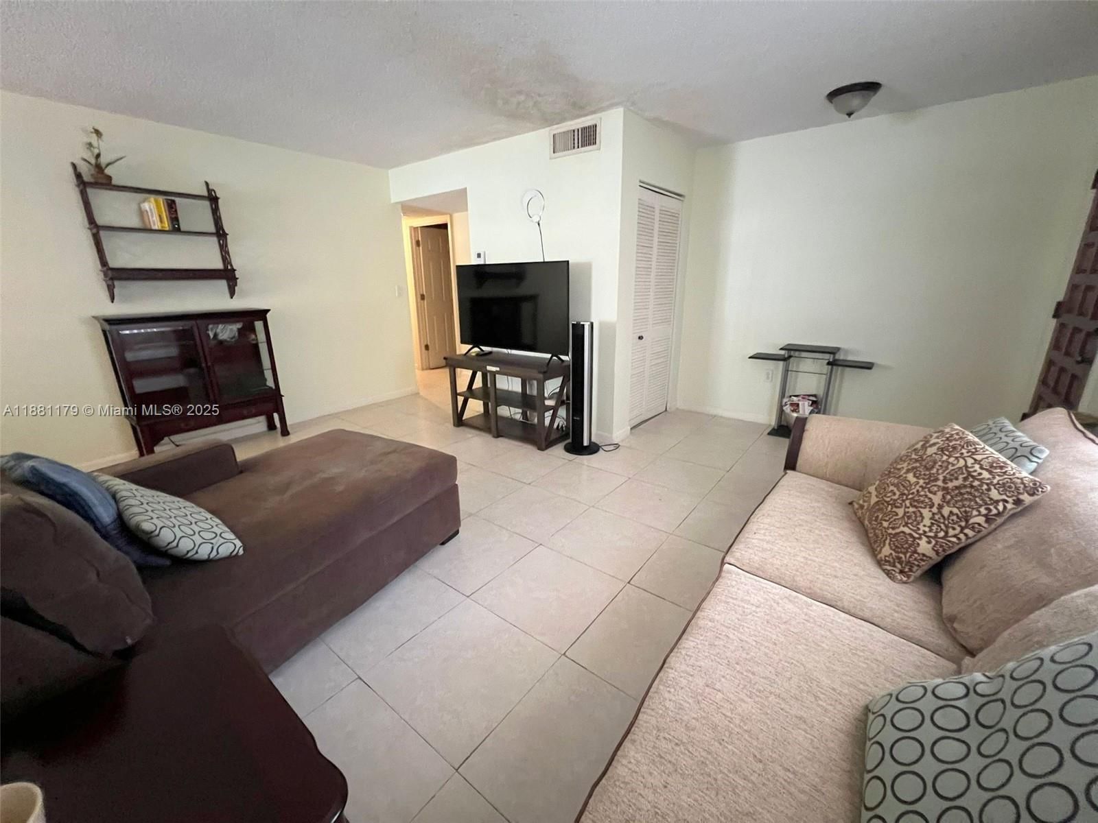 Real estate property located at 6355 136th Ct #101J, Miami-dade, Kendall Lks East Patio Co, Miami, FL