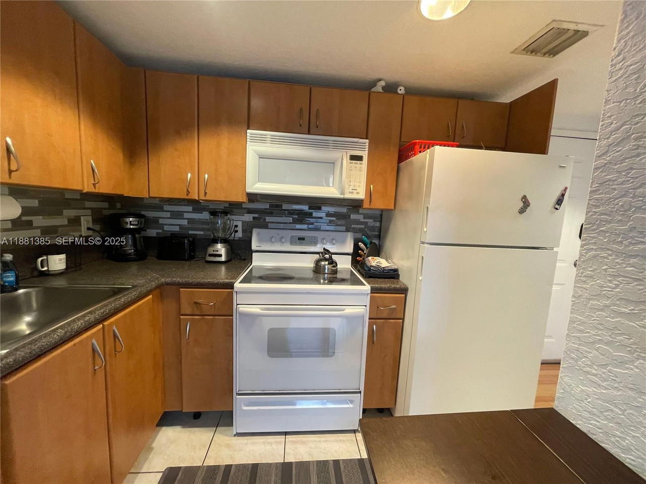 Real estate property located at 7326 Collins Ave #207, Miami-dade, Welworth Condo, Miami Beach, FL