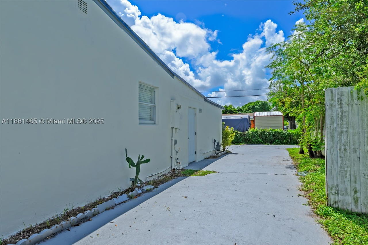 Real estate property located at 2960 165th St, Miami-dade, Pine Tree Park 1st Addn, Miami Gardens, FL