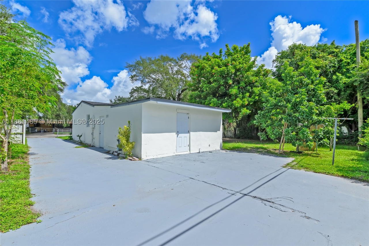Real estate property located at 2960 165th St, Miami-dade, Pine Tree Park 1st Addn, Miami Gardens, FL