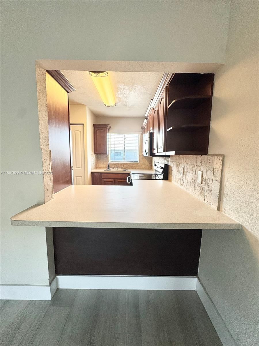 Real estate property located at 6121 24th Ave #204, Miami-dade, Segovia Villas Condo, Hialeah, FL