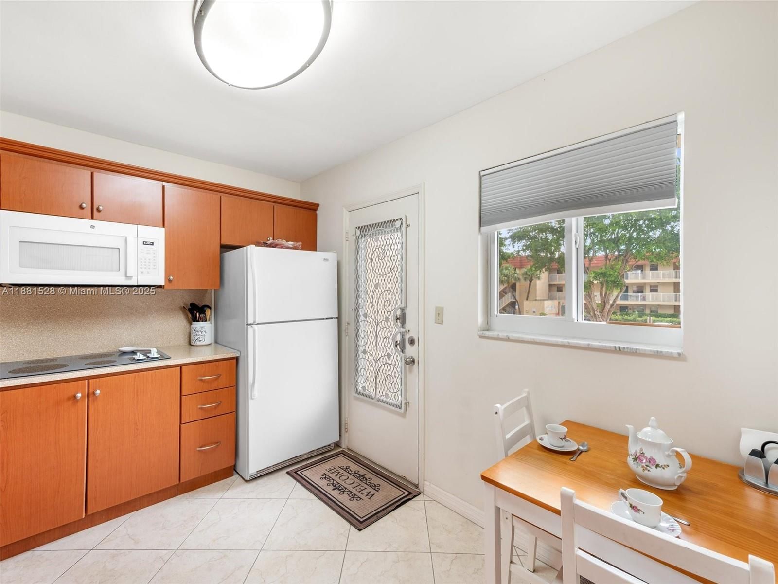 Real estate property located at 1001 14th Ave #207, Broward, Meadowbrook Condo Apts Bl, Hallandale Beach, FL